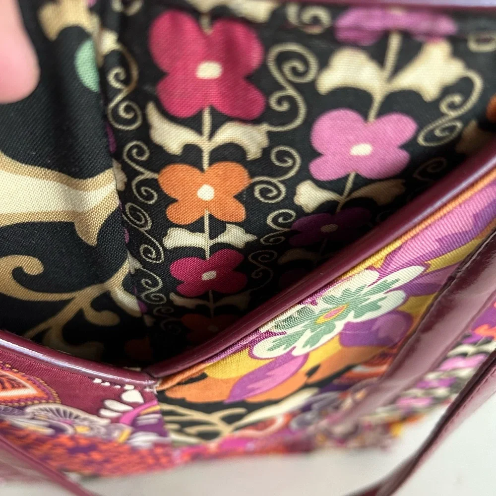 VERA BRADLEY purse with zipper closure and leather shoulder straps - Picture 6 of 6